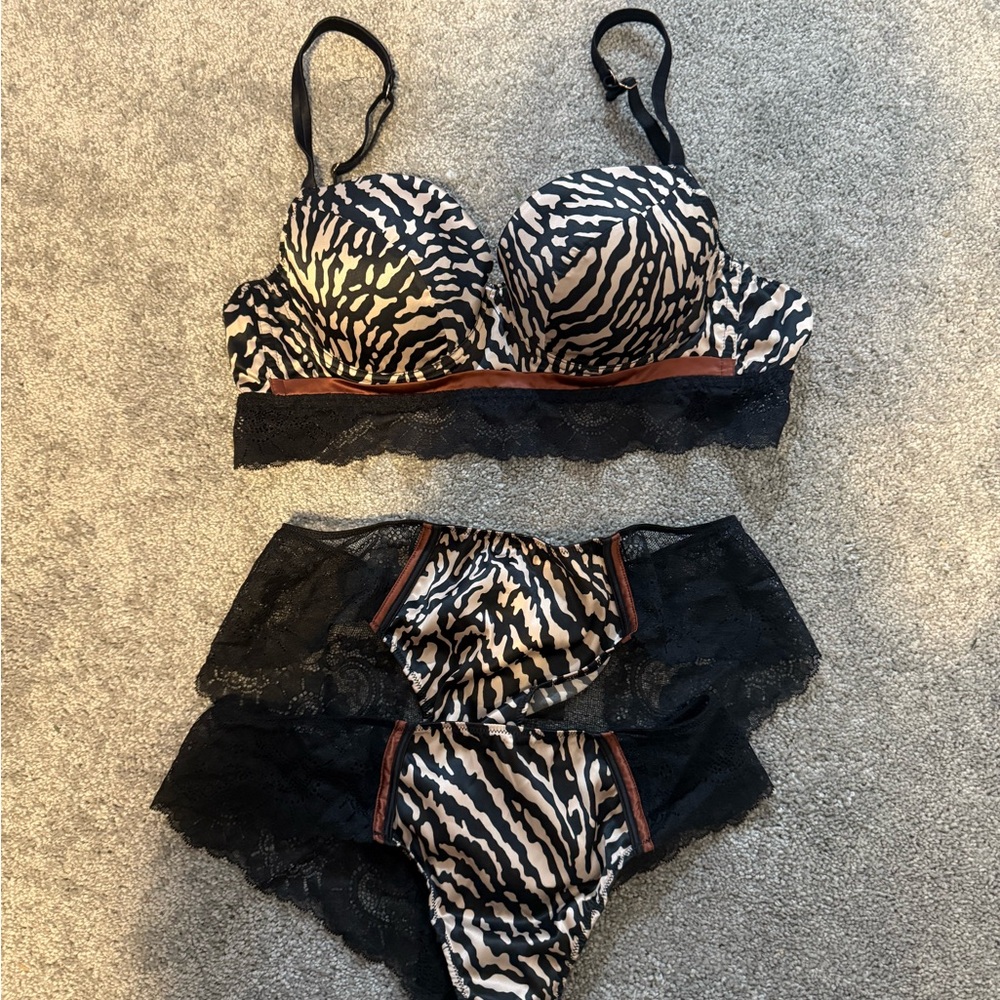 Intimissimi Zebra Pattern Bra and Panty Set with Black Lace